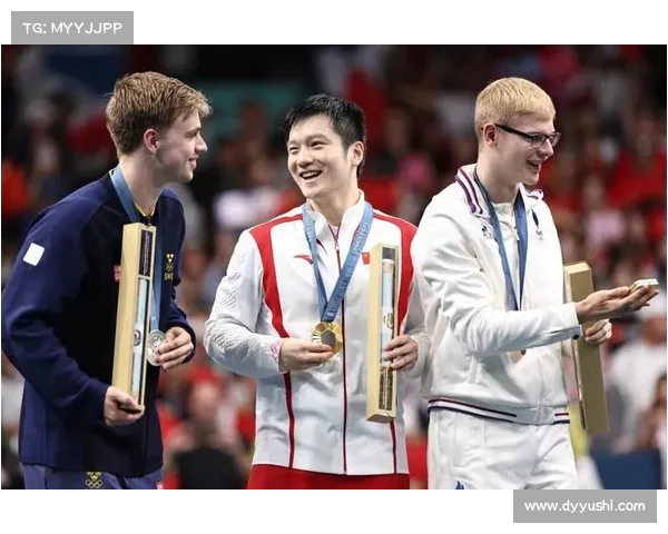 法国乒乓球选手在巴黎公开赛中夺得男单亚军