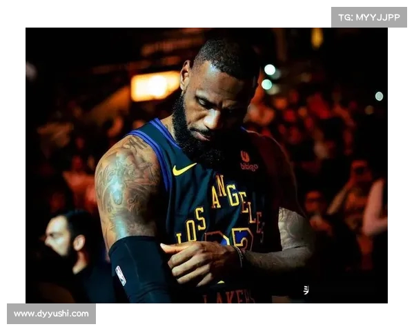 詹姆斯为小儿子布莱斯庆生：年轻的王者生日快乐！(詹姆斯儿子布莱斯身高)